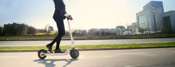 Kick Scooter vs Electric Scooter: Which One Is the Best?